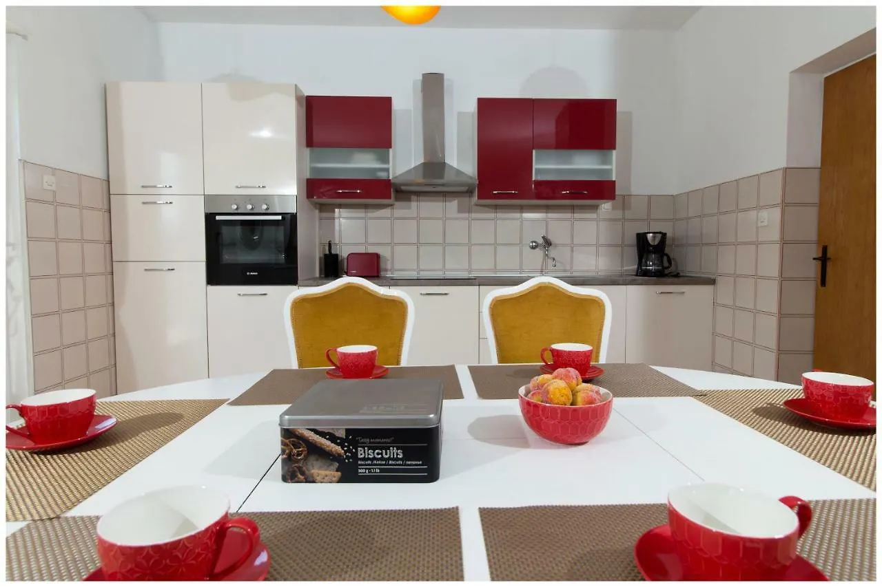 Large Apartment Between Split And Trogir Kaštela