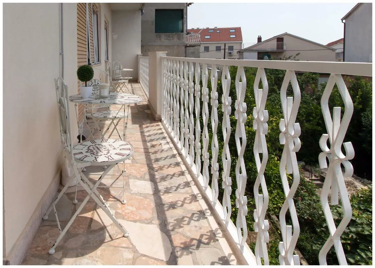 Large Apartment Between Split And Trogir Kastela Croatia