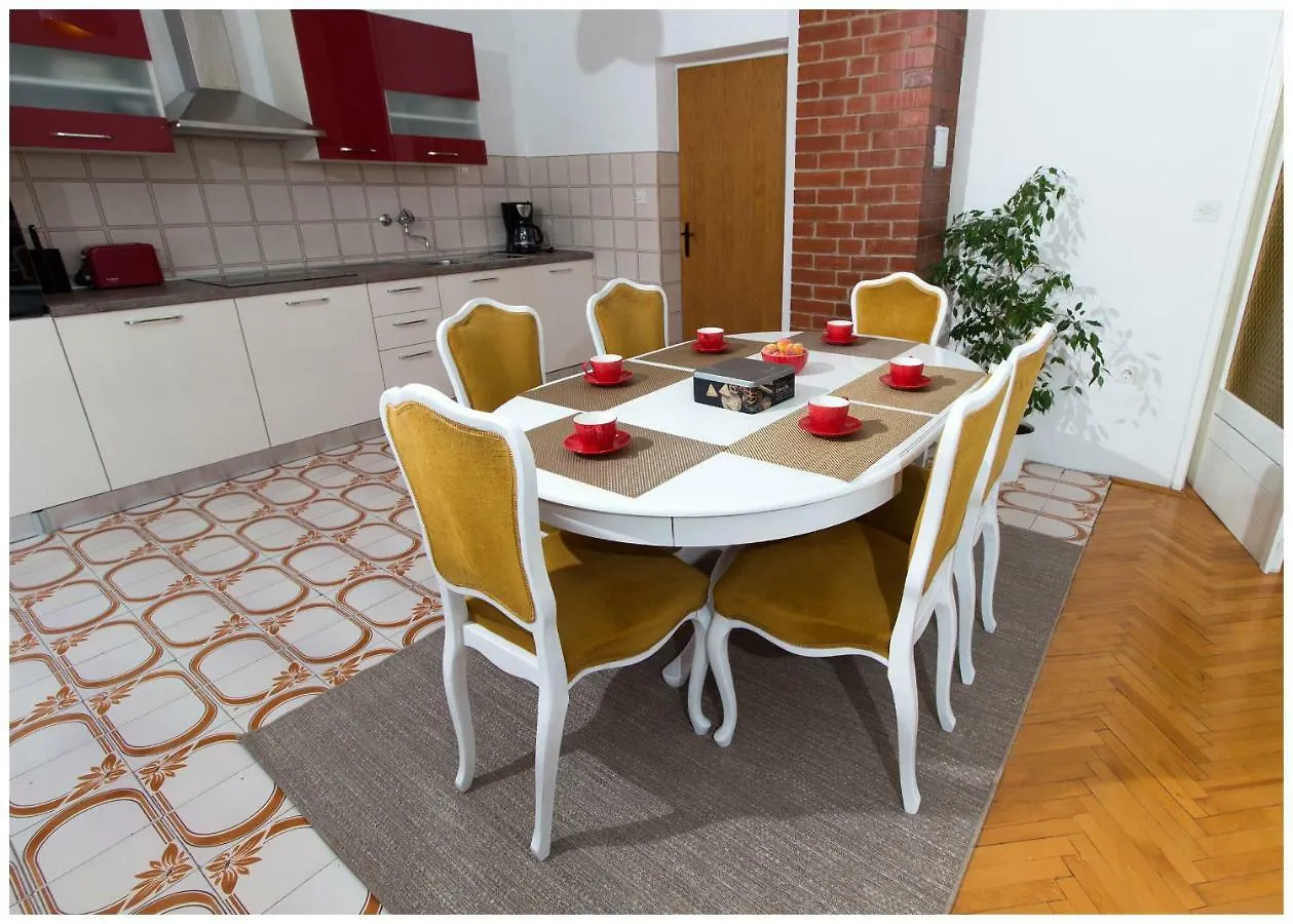 Large Apartment Between Split And Trogir Kastela