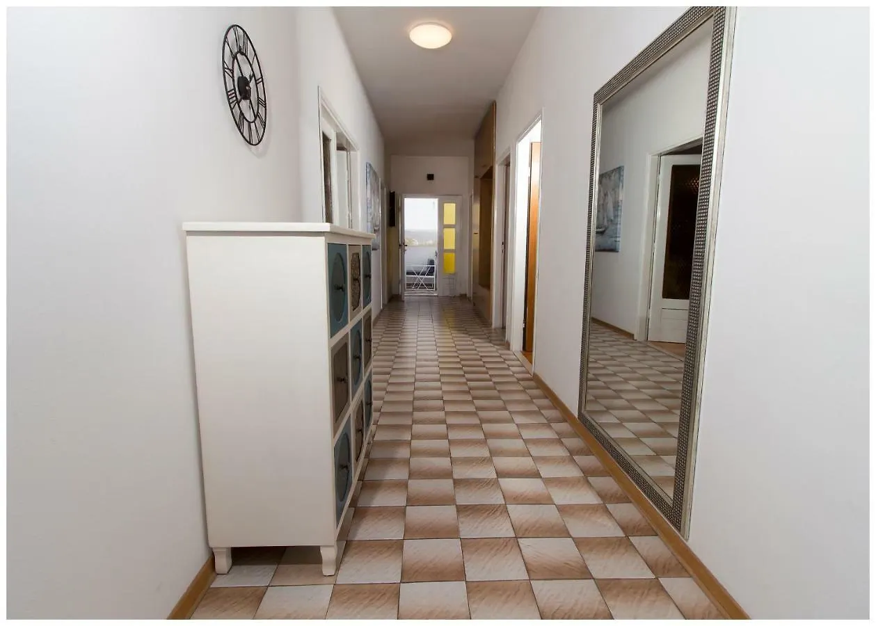 Large Apartment Between Split And Trogir Kastela 0*,