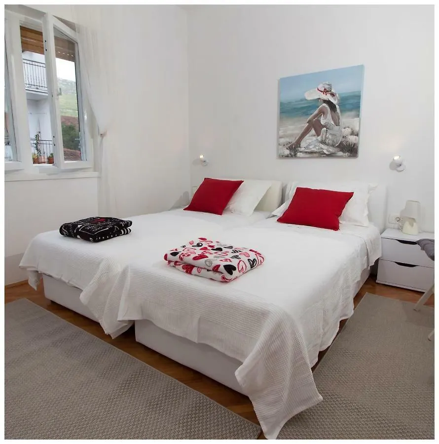 Large Apartment Between Split And Trogir Kastela