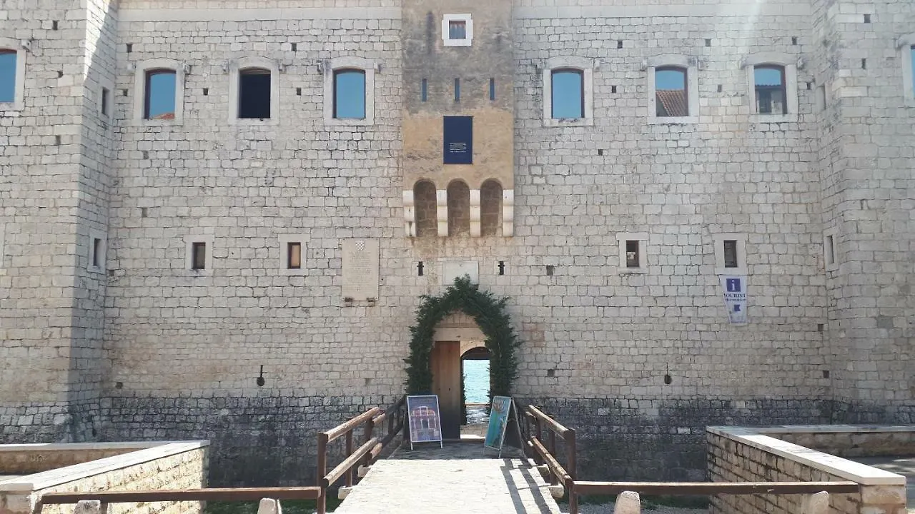 Large Apartment Between Split And Trogir Kastela